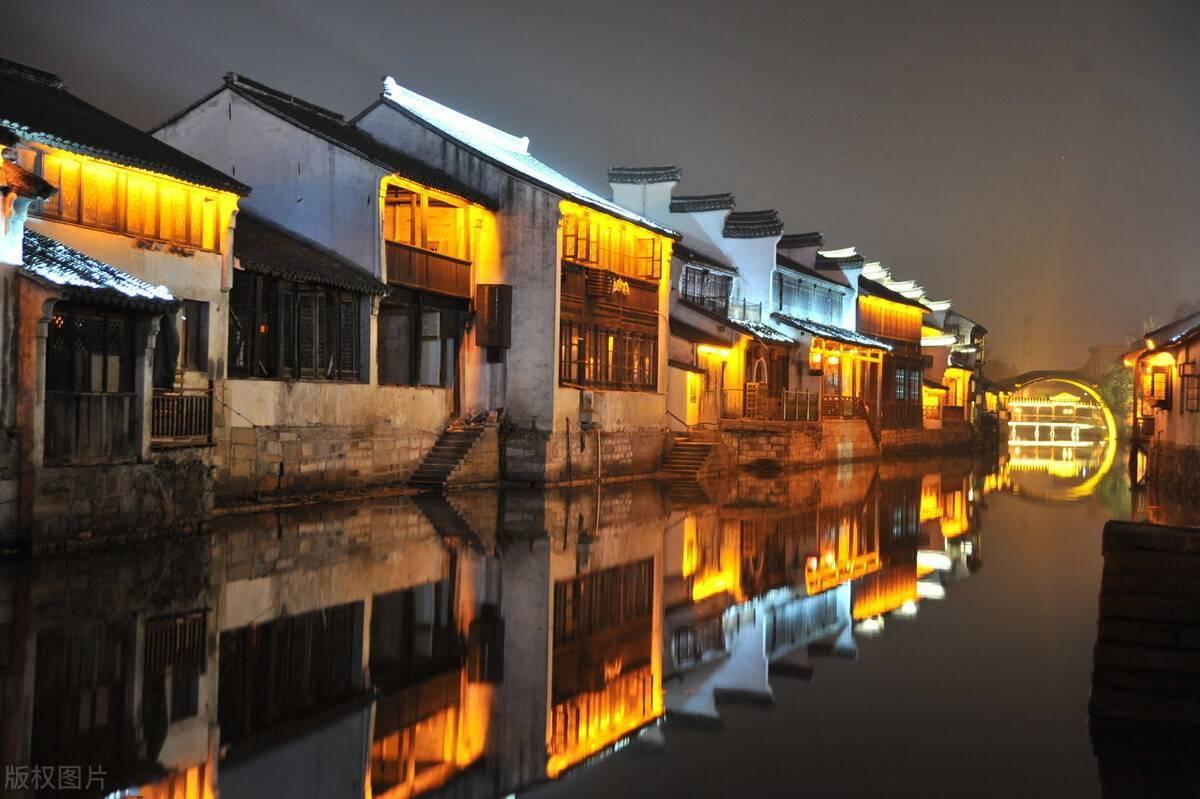 蔡徐坤壁咚沙溢，沙溢是否会对他有感觉呢？游戏画面